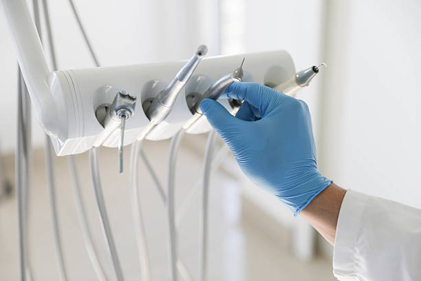 Professional Tooth Extraction technician working in Aspen Hill, MD